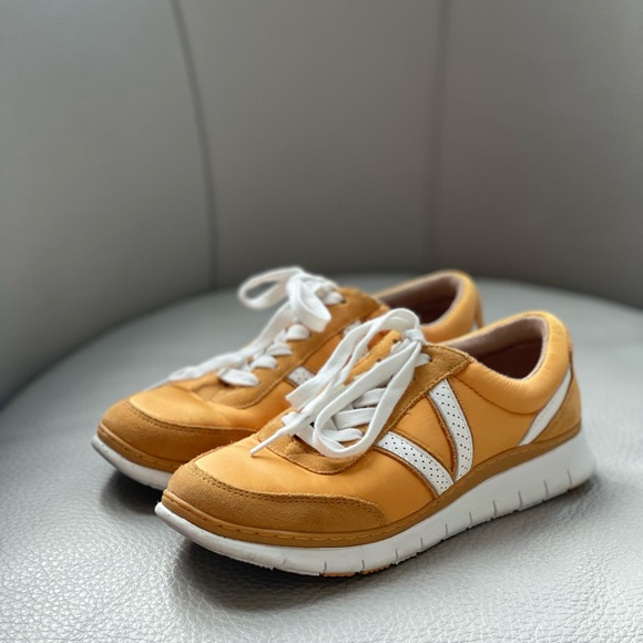 Vionic Nana Sneakers - Picture 2 of 5